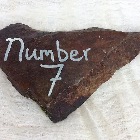 Number 7 * Gouarec